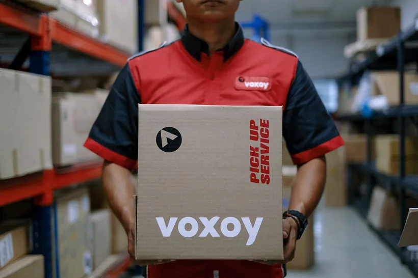 Voxoy — equipo de logística con nueva identidad de marca
